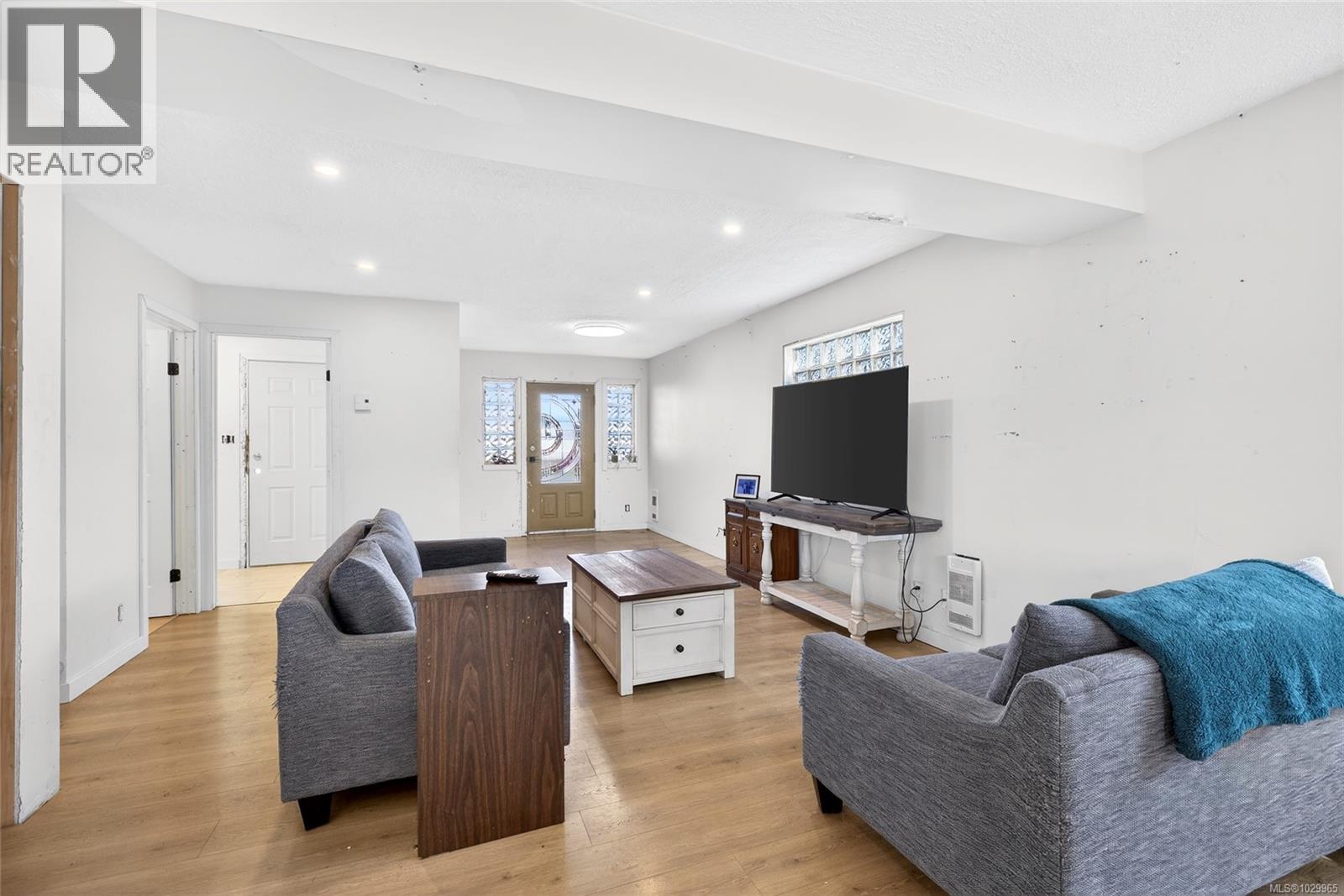 #A 2259 URQUHART AVE - 18