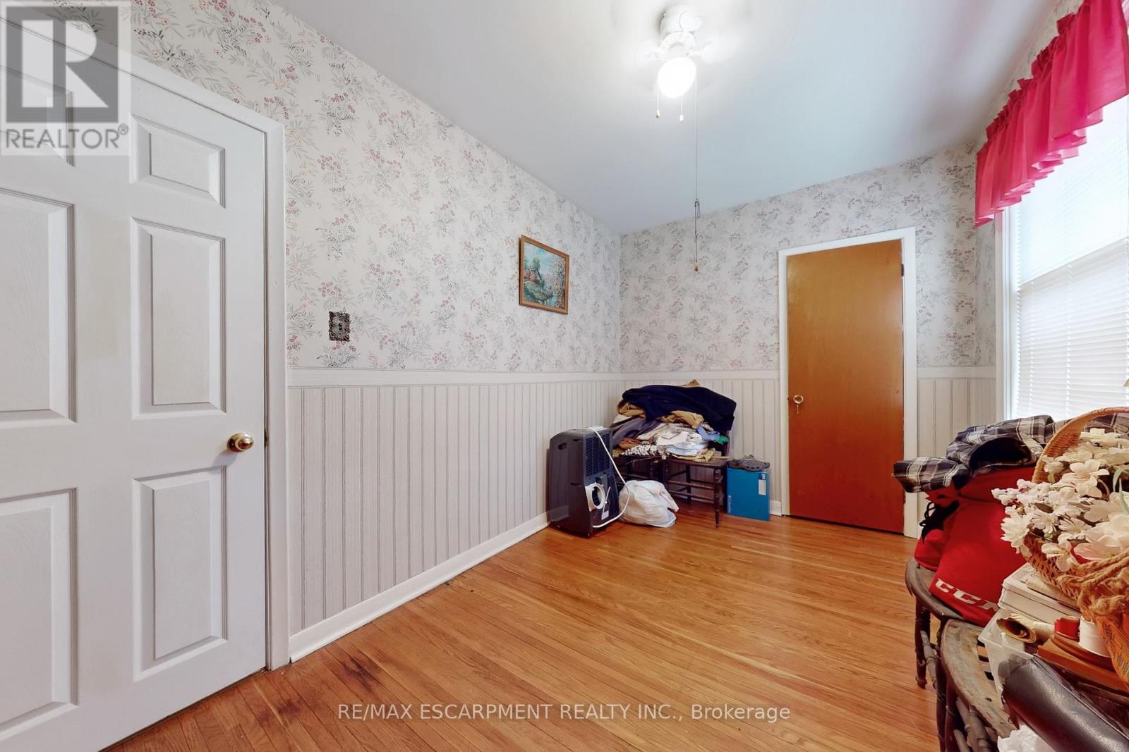 541 WINGROVE CRESCENT - 18