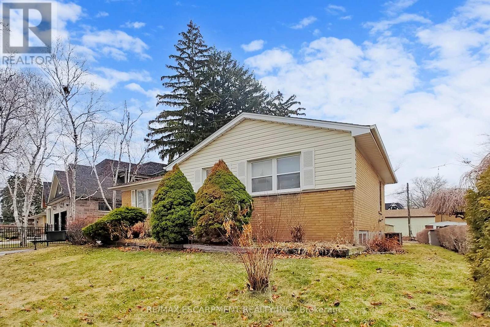 541 WINGROVE CRESCENT - 2