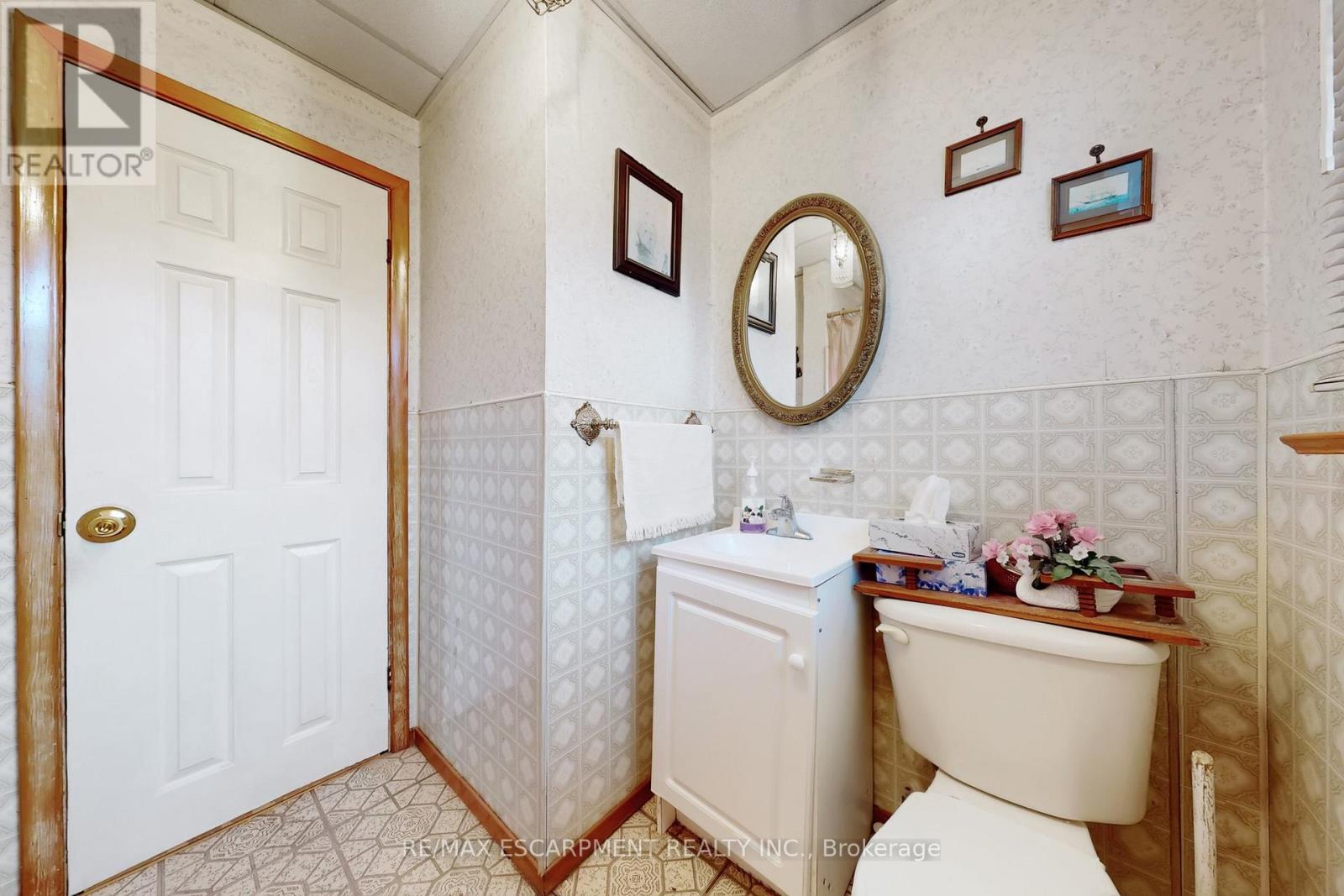 541 WINGROVE CRESCENT - 21