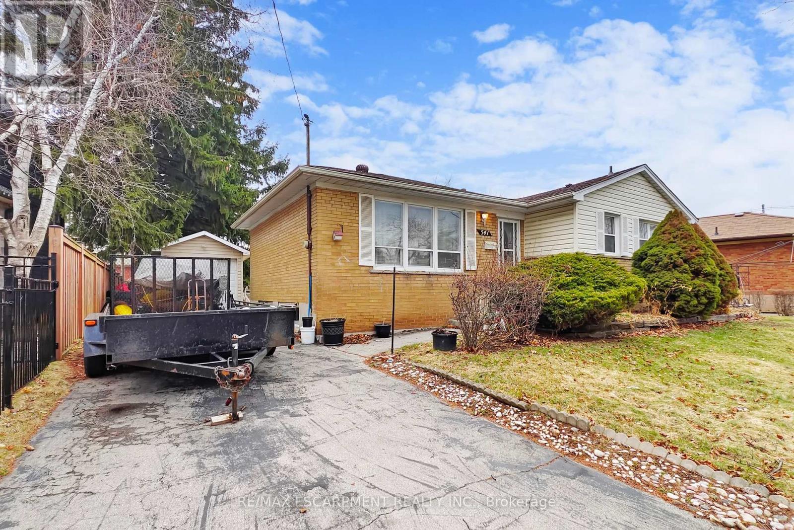 541 WINGROVE CRESCENT - 3