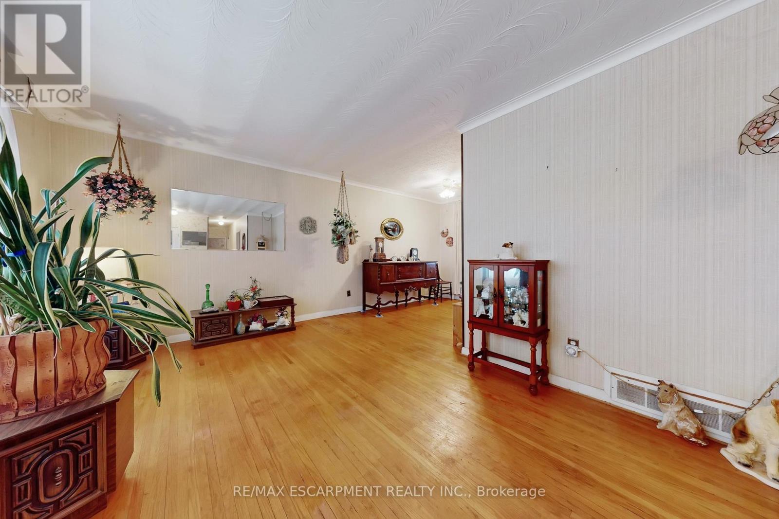 541 WINGROVE CRESCENT - 7