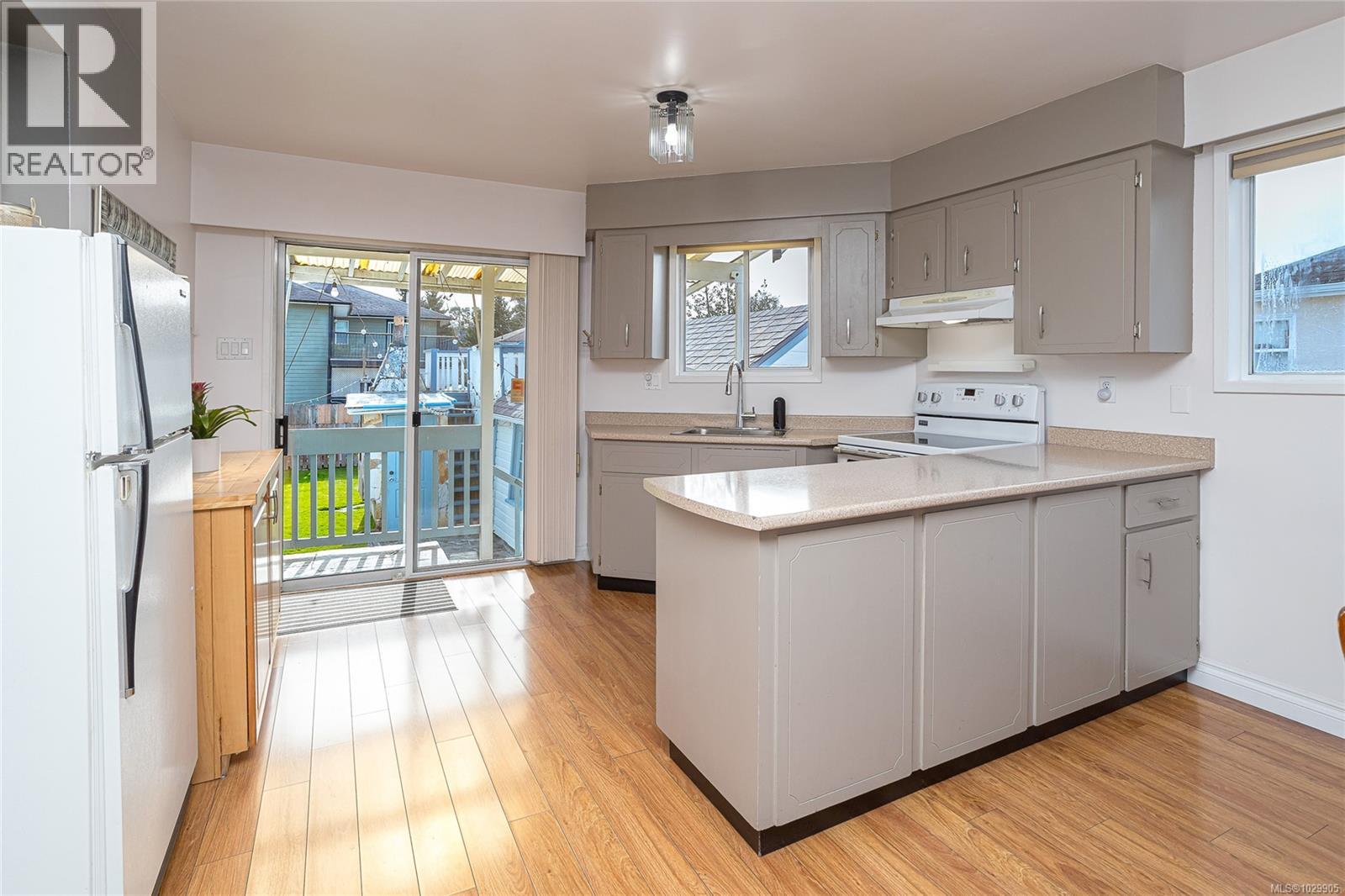  3155 Earl grey Street, Saanich