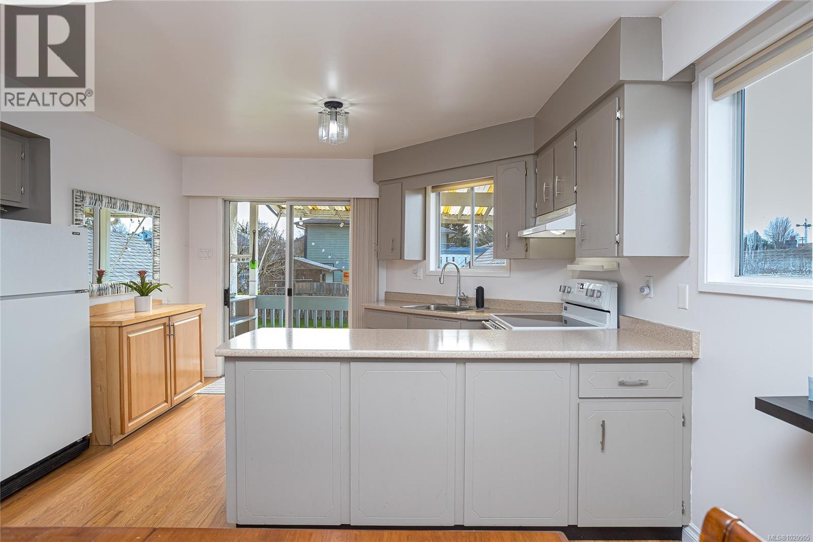  3155 Earl grey Street, Saanich