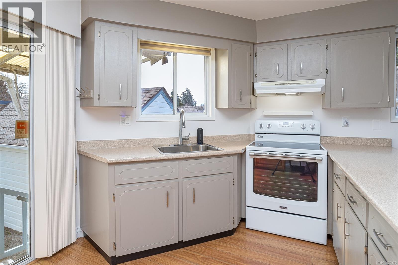  3155 Earl grey Street, Saanich