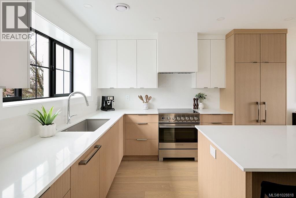 3 2268 Bowker Avenue, Oak Bay