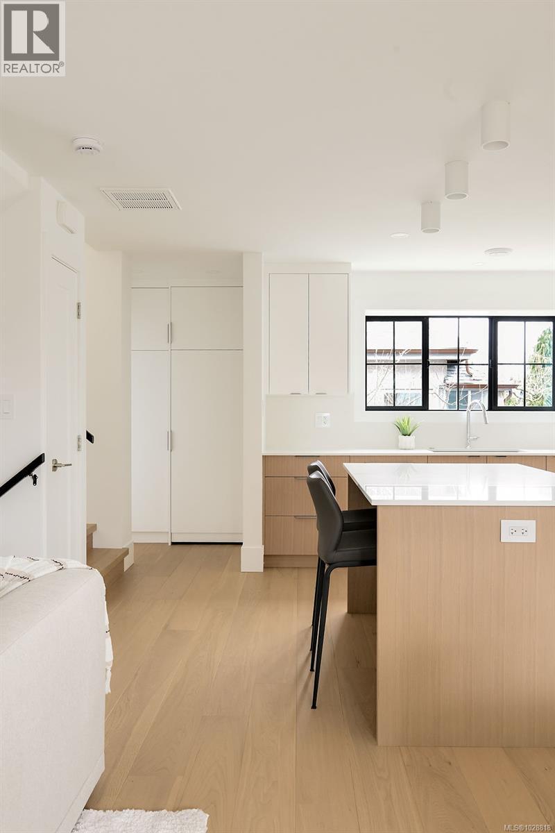 3 2268 Bowker Avenue, Oak Bay