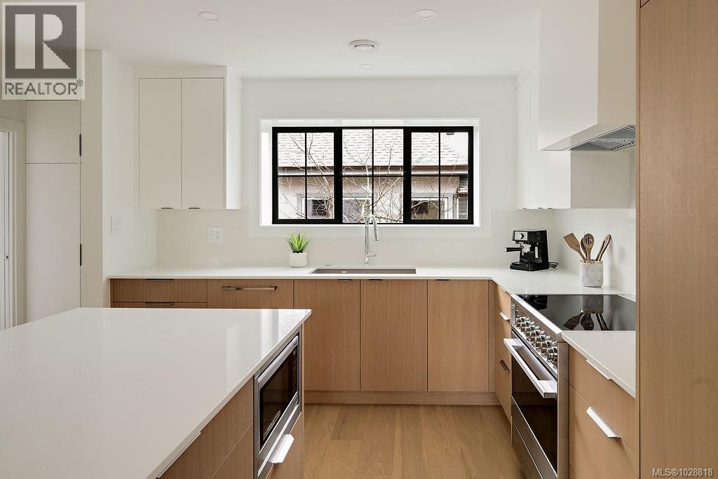 3 2268 Bowker Avenue, Oak Bay