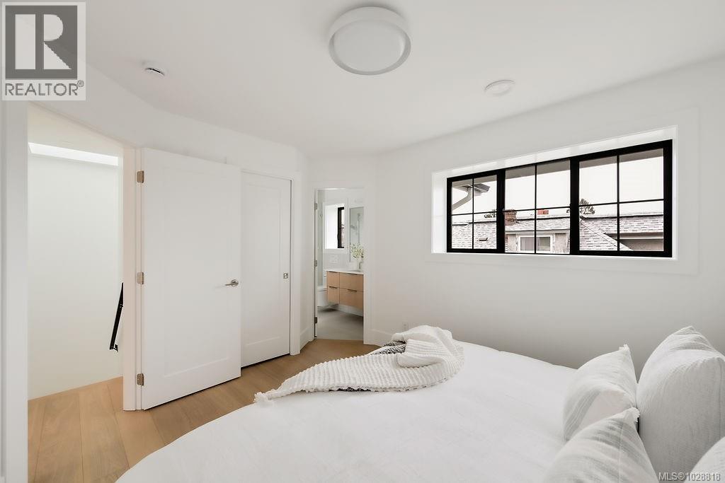 3 2268 Bowker Avenue, Oak Bay