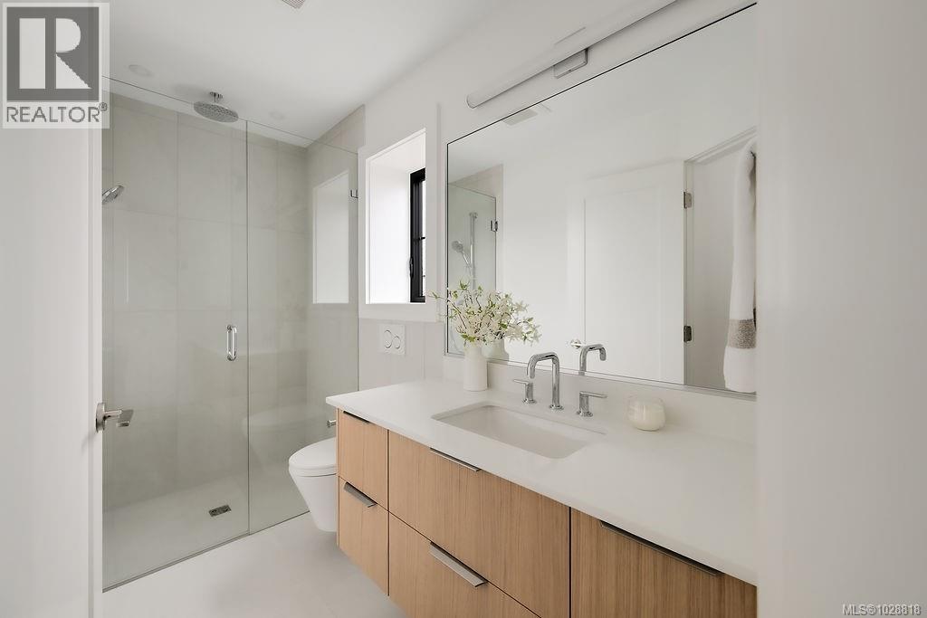 3 2268 Bowker Avenue, Oak Bay