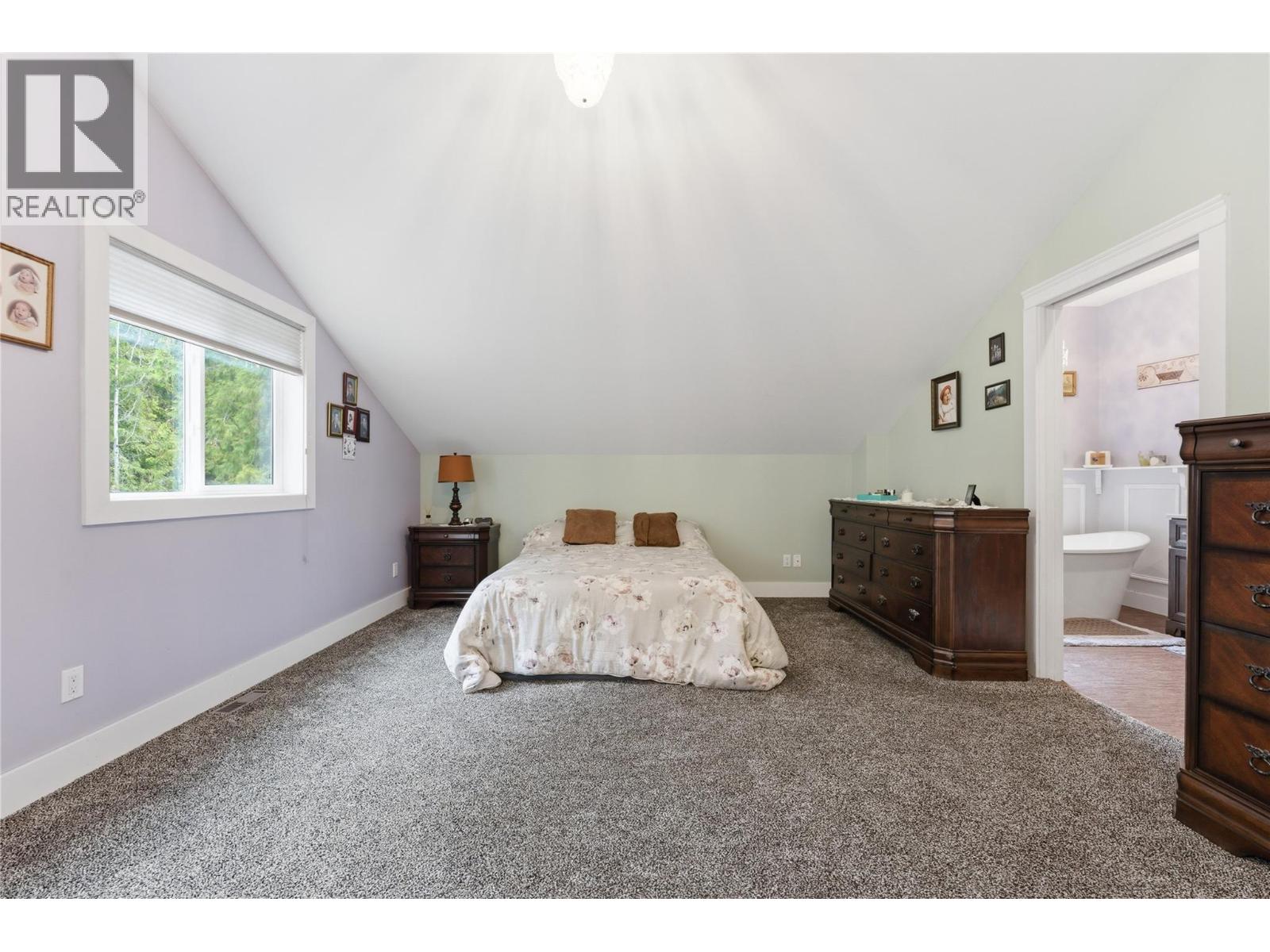 7463 Black Road SE, Salmon Arm