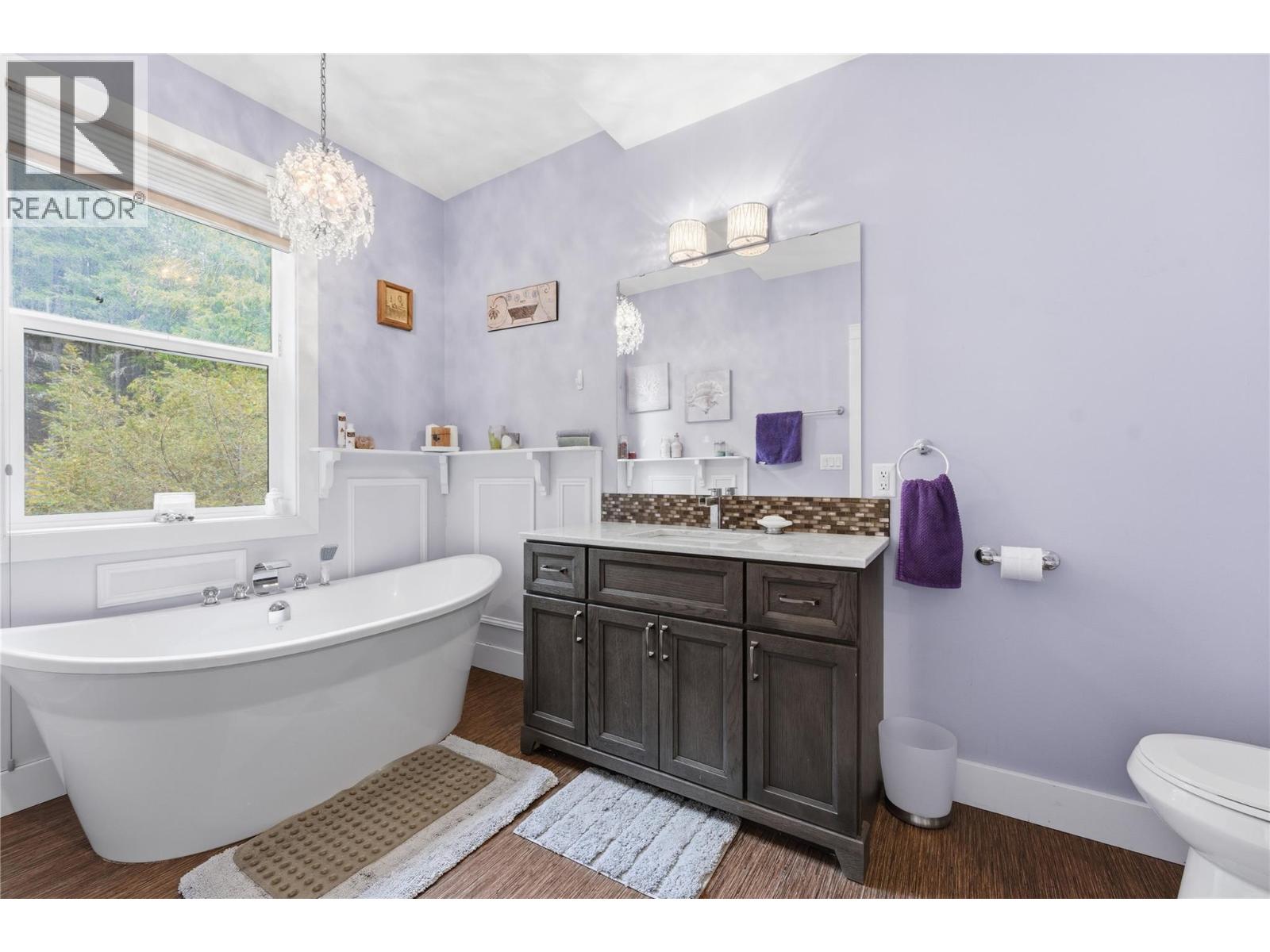 7463 Black Road SE, Salmon Arm