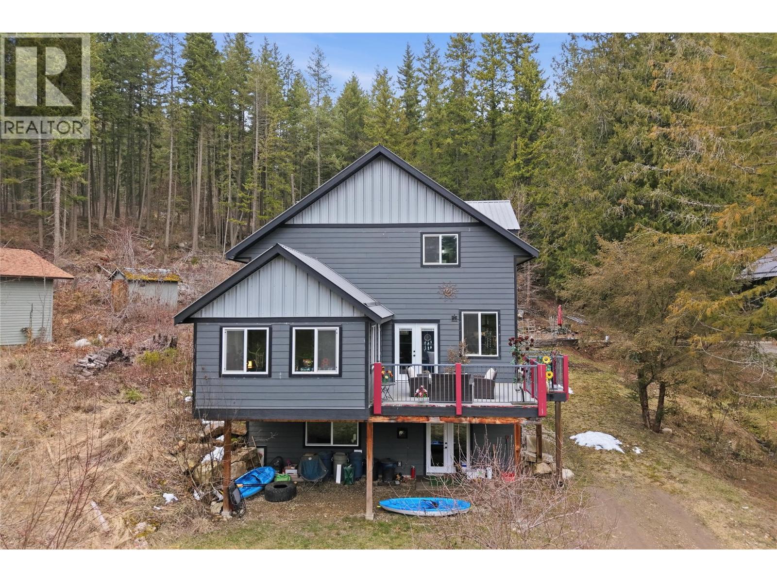 7463 Black Road SE, Salmon Arm