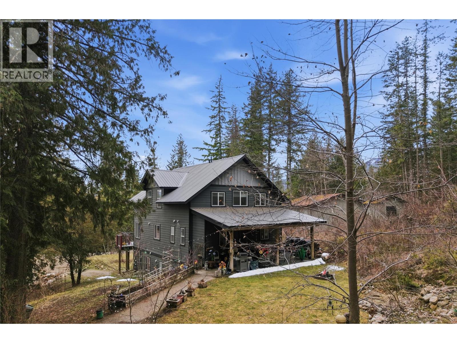 7463 Black Road SE, Salmon Arm