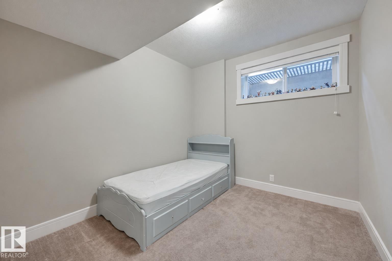 1564 36 AV NW - 45