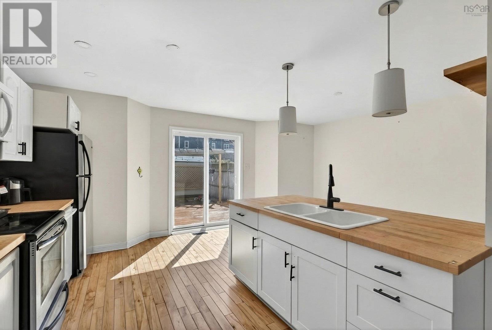 Property 25 of 38 of 38 Evans Avenue