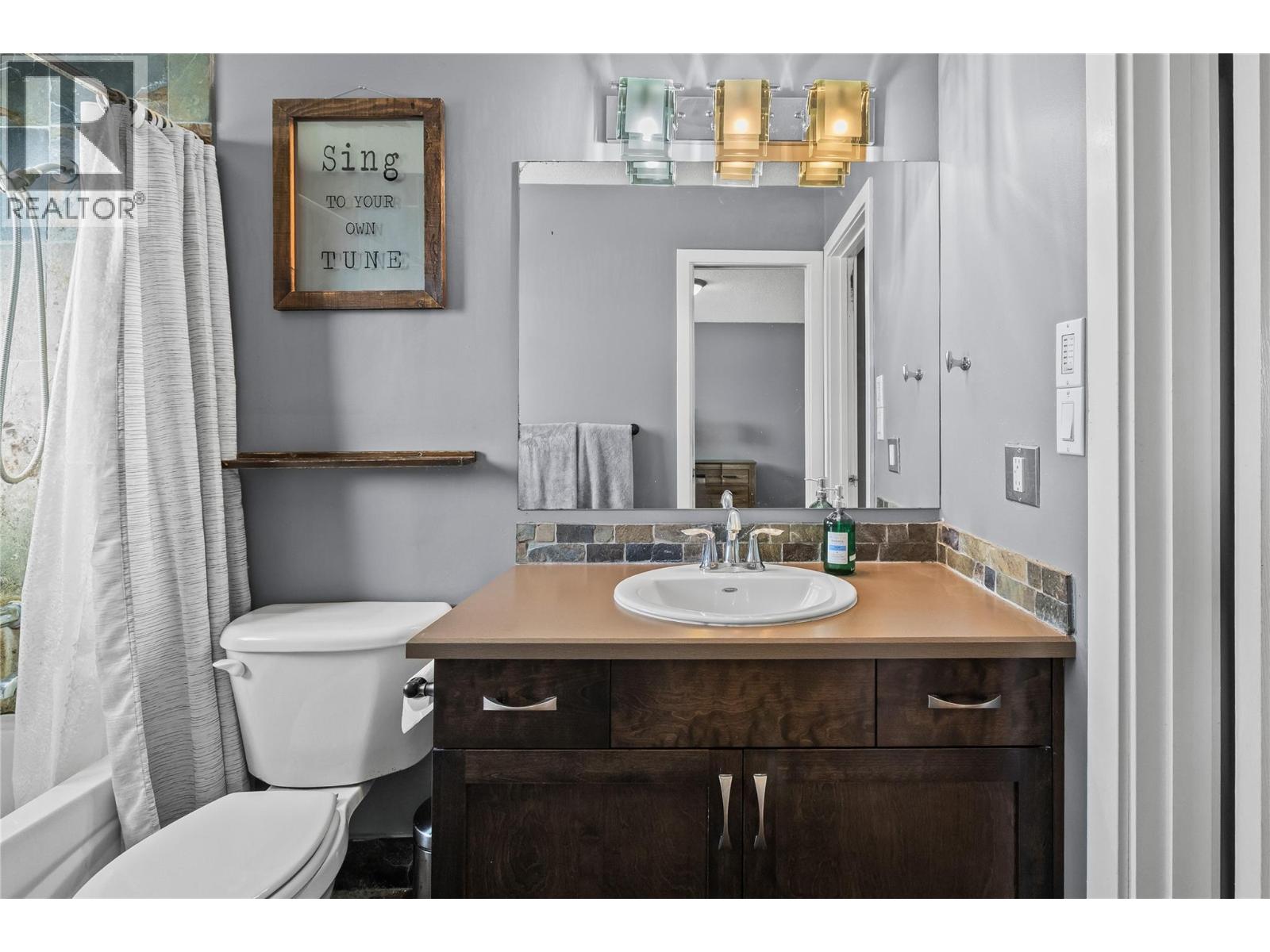 909 GRENFELL COURT - 14