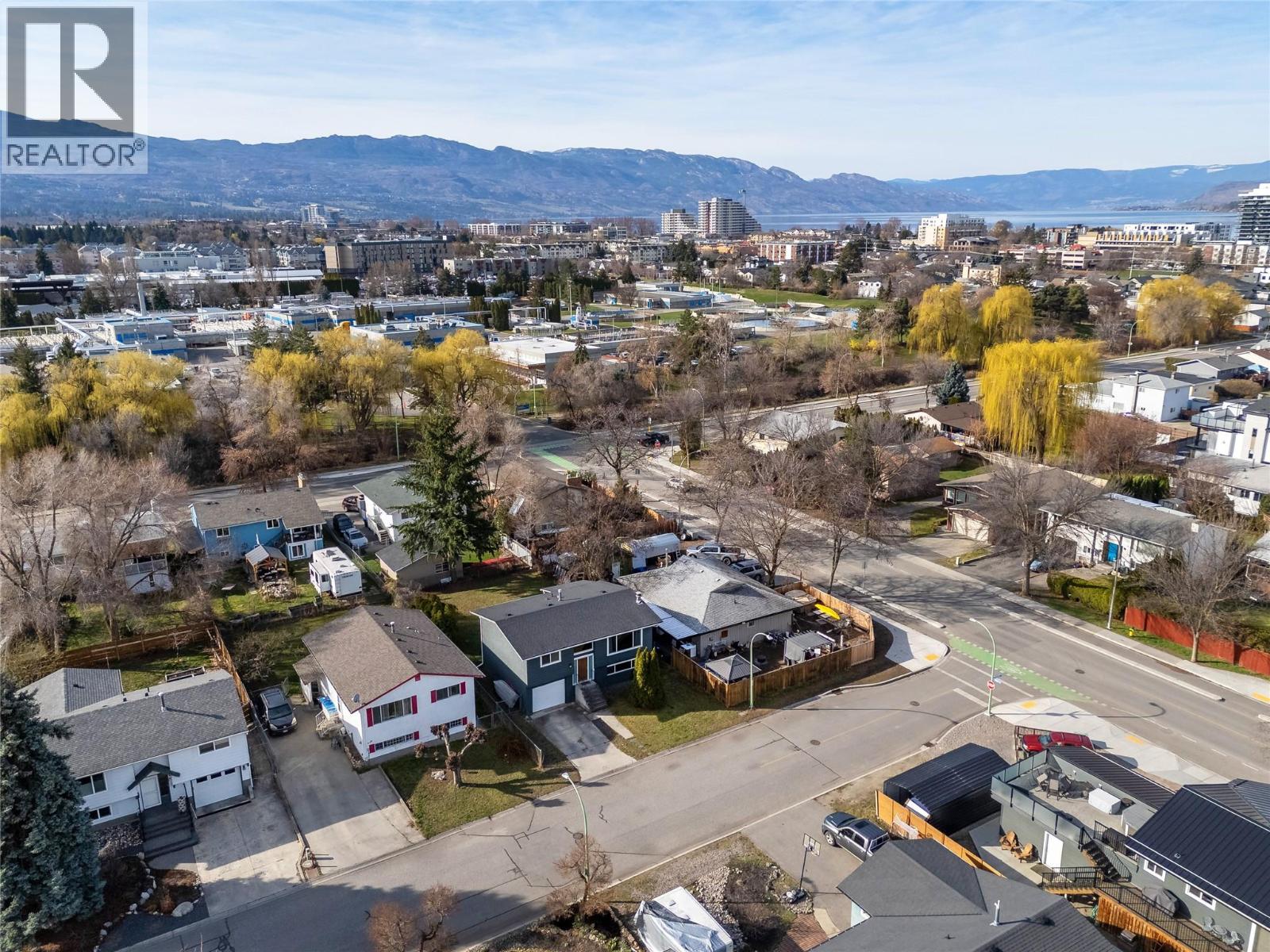 909 GRENFELL COURT - 28