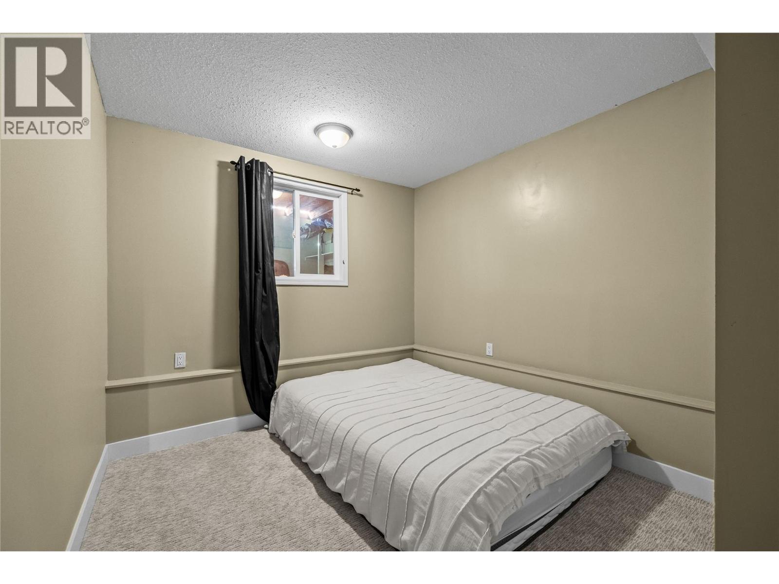 909 GRENFELL COURT - 19