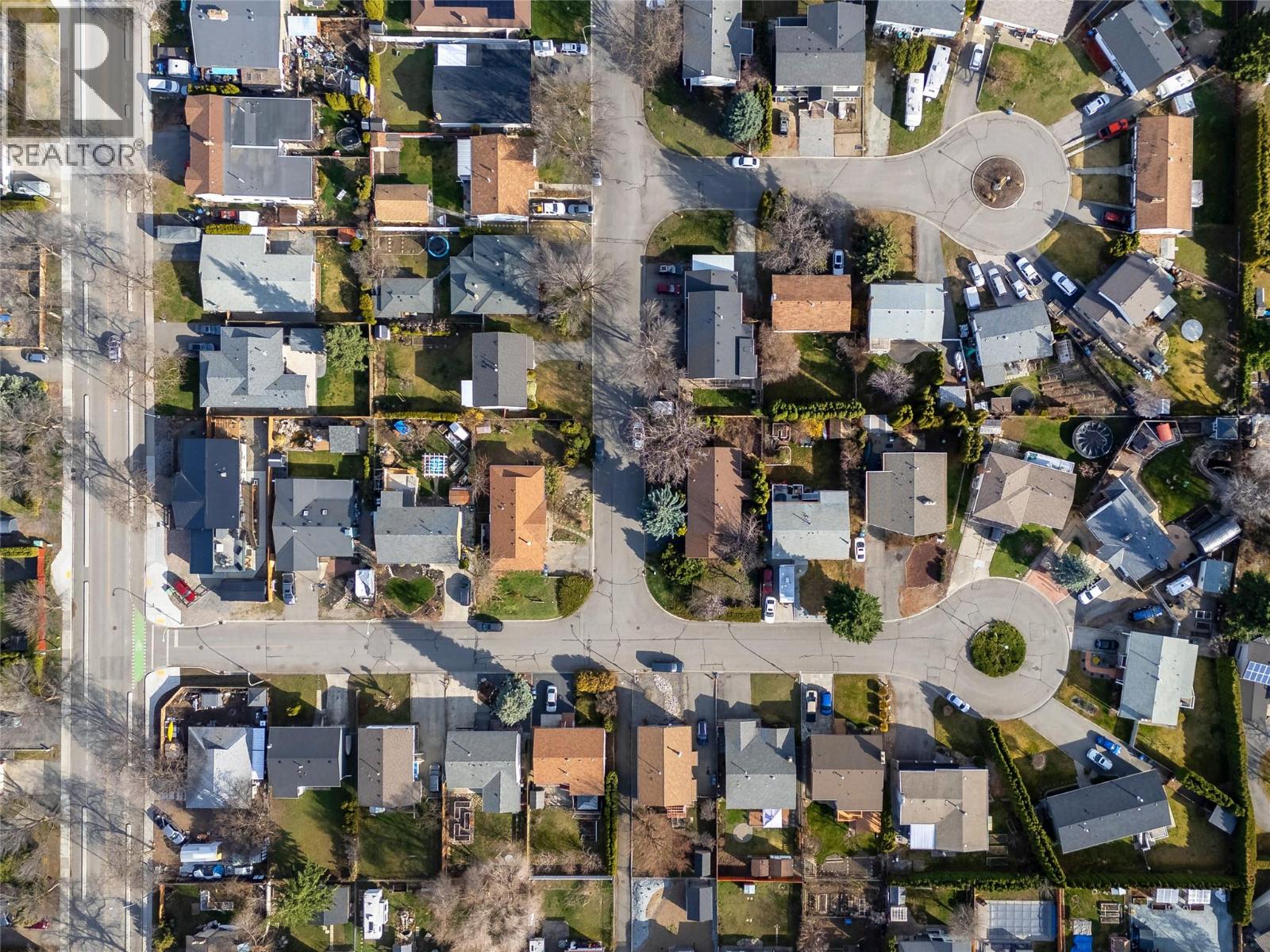 909 GRENFELL COURT - 32