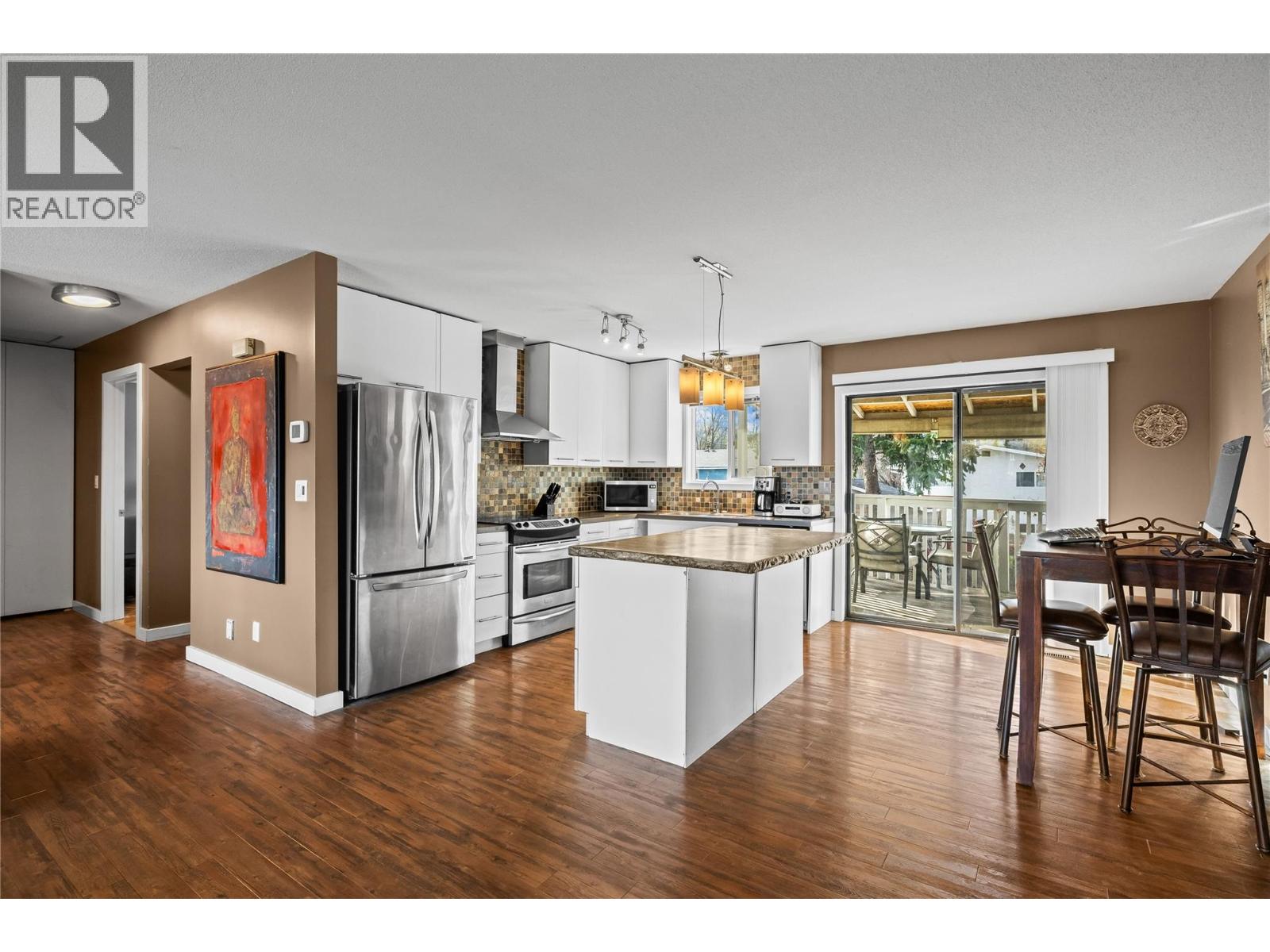 909 GRENFELL COURT - 11