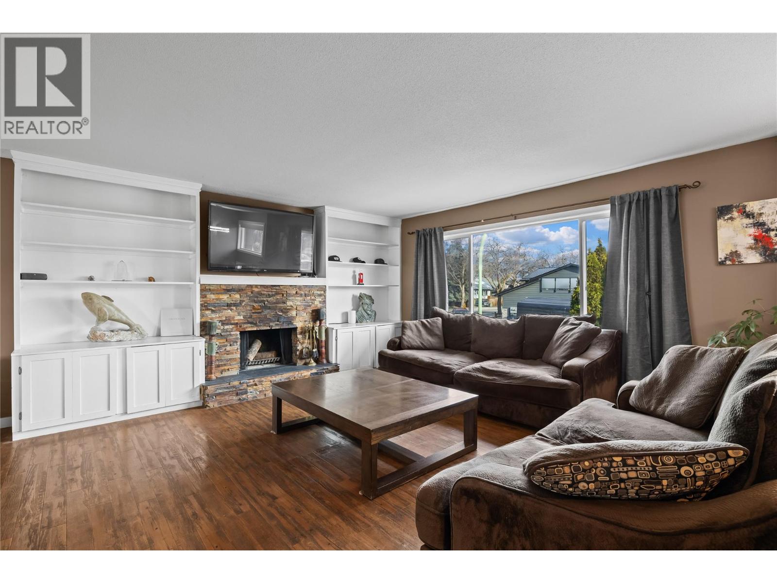 909 Grenfell Court - 6