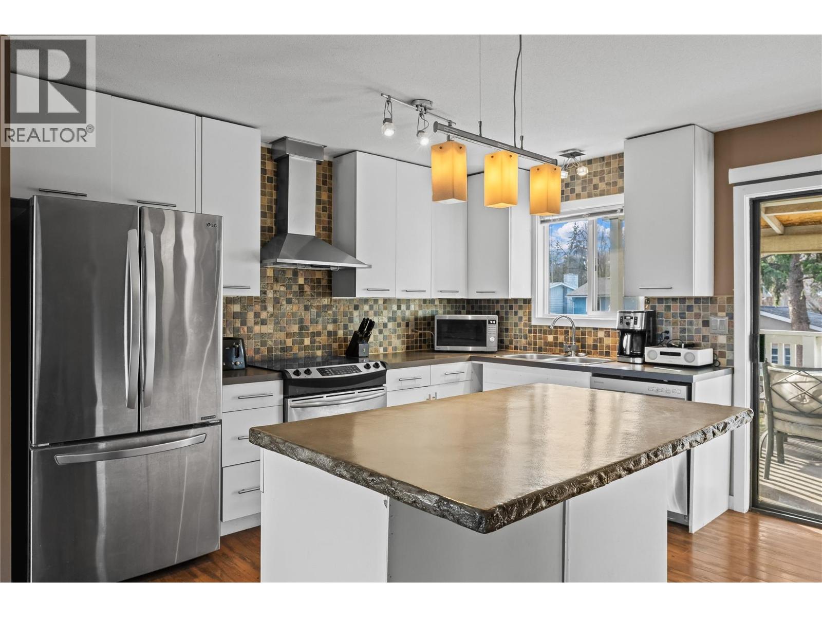 909 GRENFELL COURT - 9