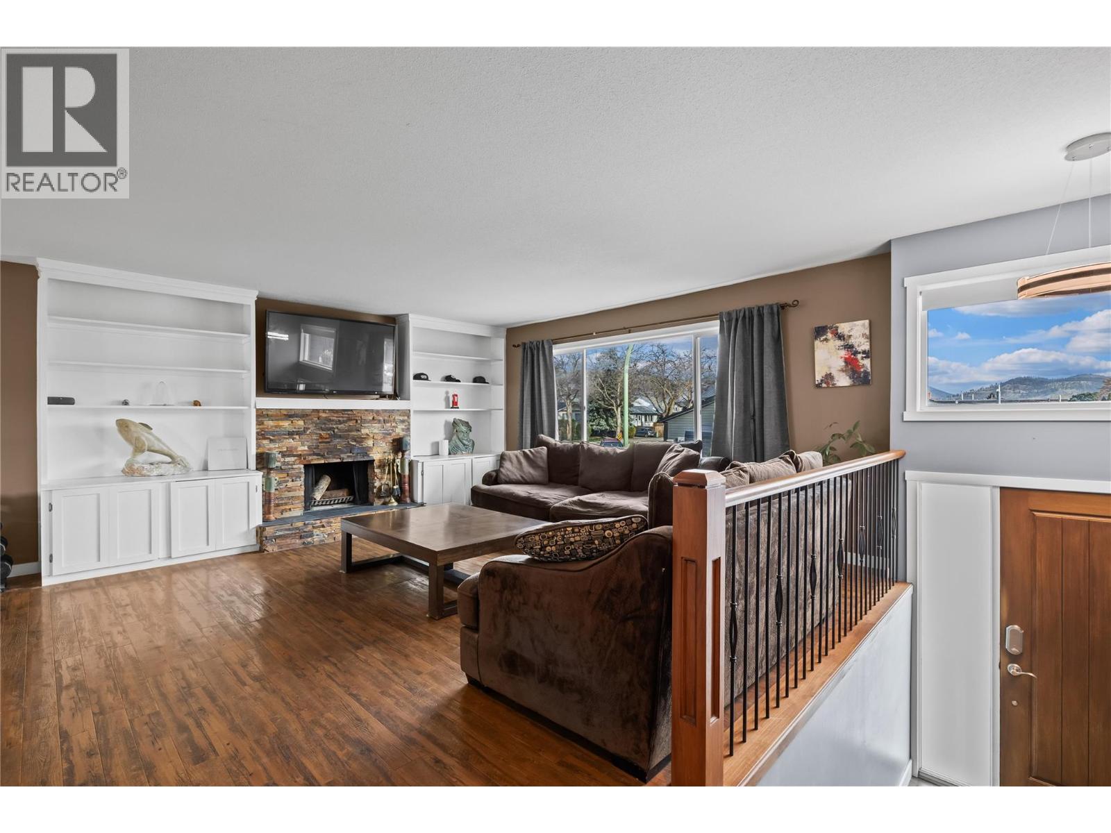 909 GRENFELL COURT - 4