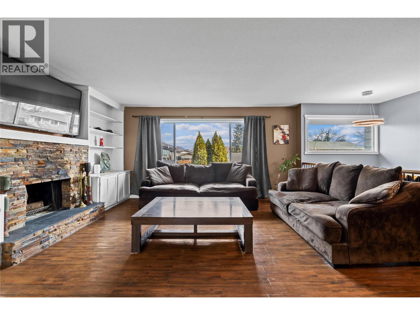 909 GRENFELL COURT - 5