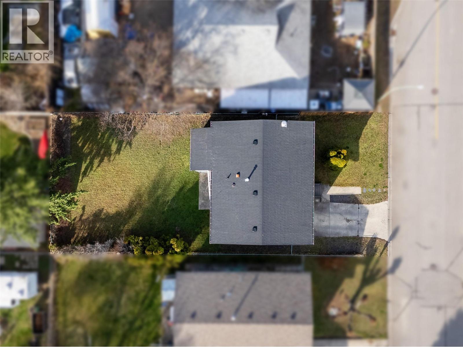 909 GRENFELL COURT - 27