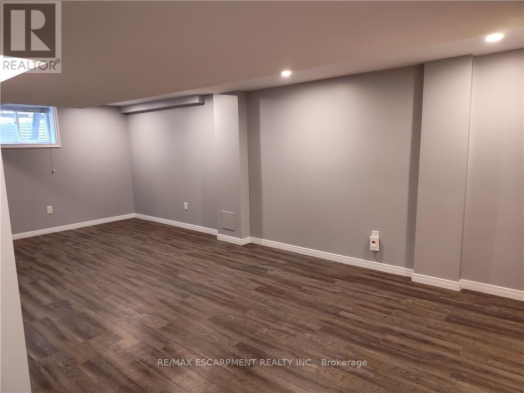 Single Family House for Sale in LOWER   SAN FERNANDO DRIVE Hamilton (Mountview) 