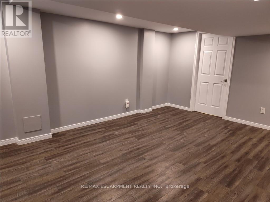 Single Family House for Sale in LOWER   SAN FERNANDO DRIVE Hamilton (Mountview) 