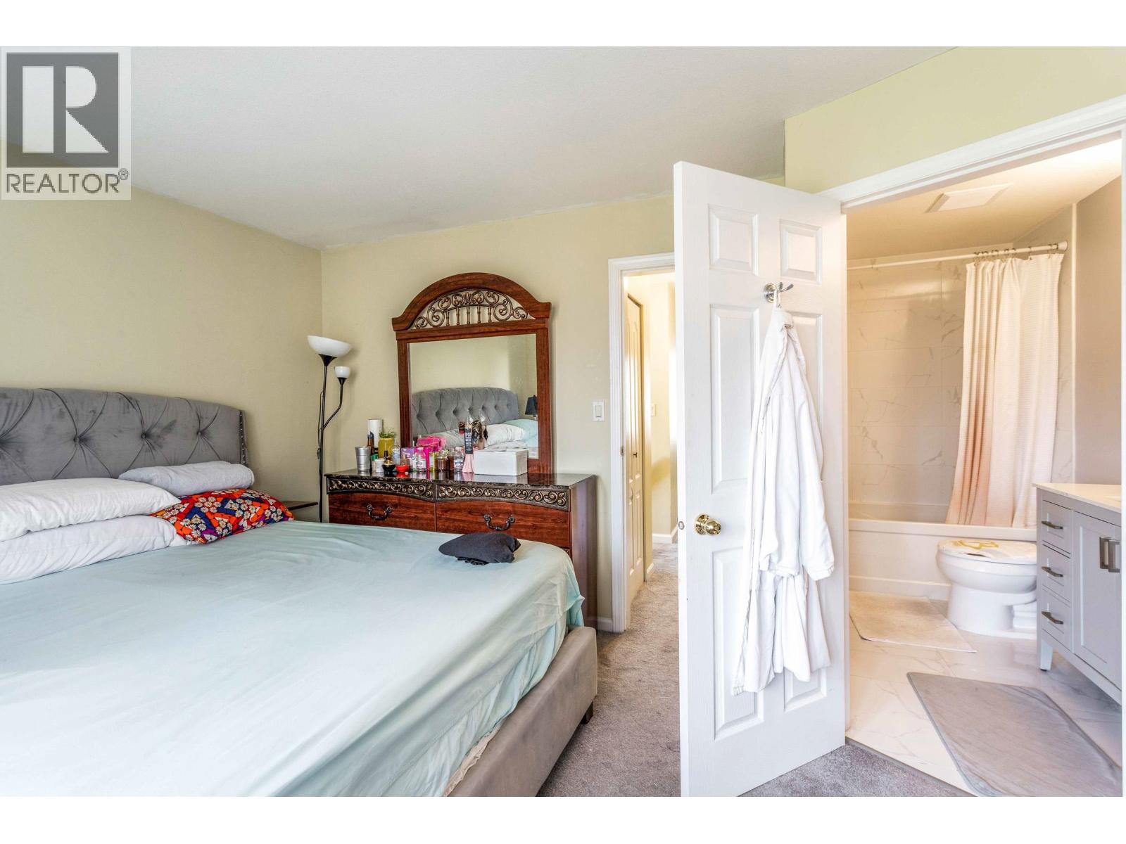 #83-22888 WINDSOR Court, Richmond