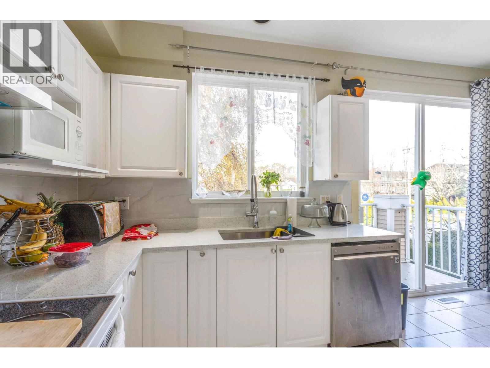 #83-22888 WINDSOR Court, Richmond