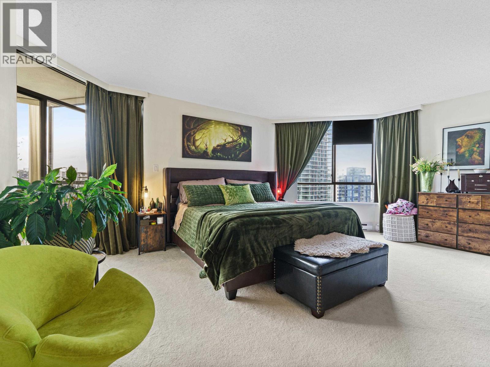 1601 738 BROUGHTON STREET