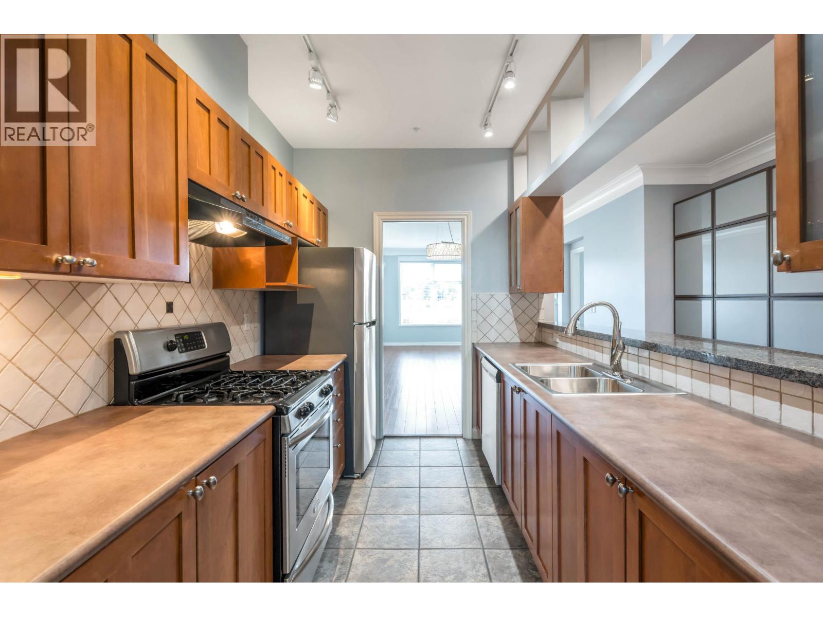 #213-6263 RIVER Road, Delta