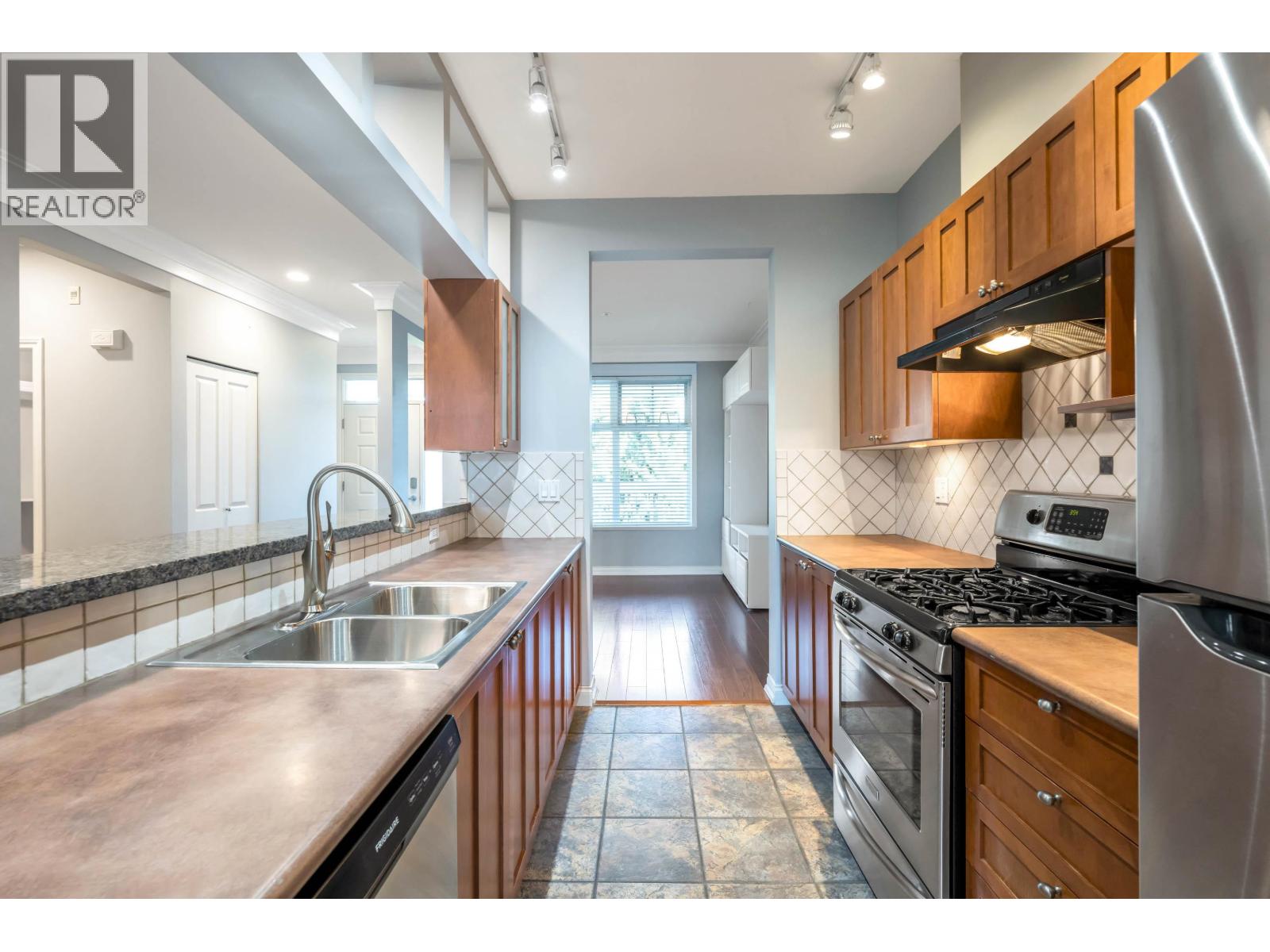 #213-6263 RIVER Road, Delta