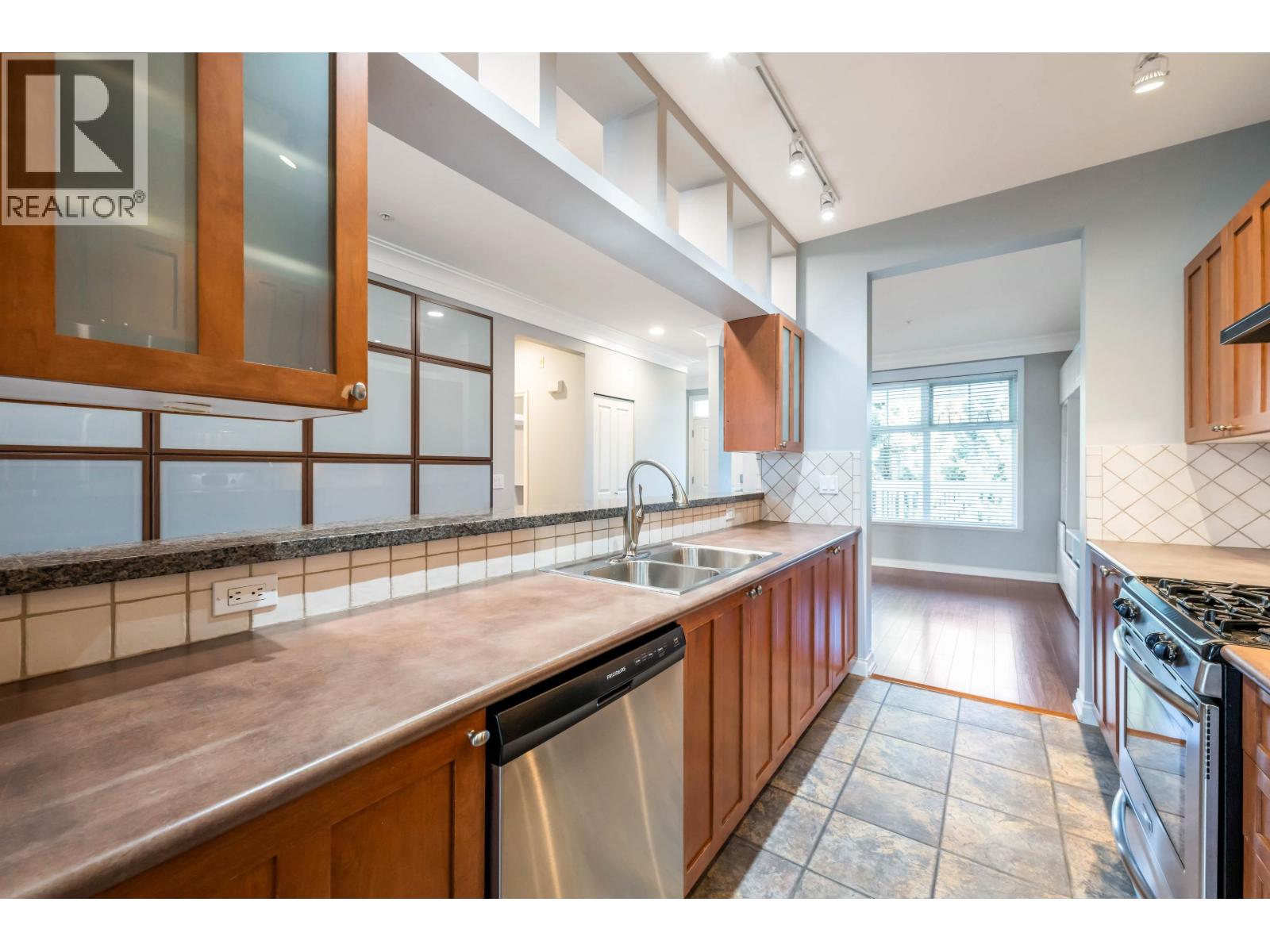 #213-6263 RIVER Road, Delta