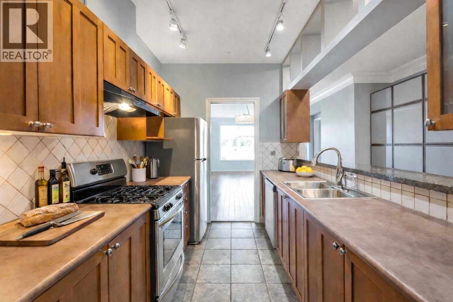 #213-6263 RIVER Road, Delta