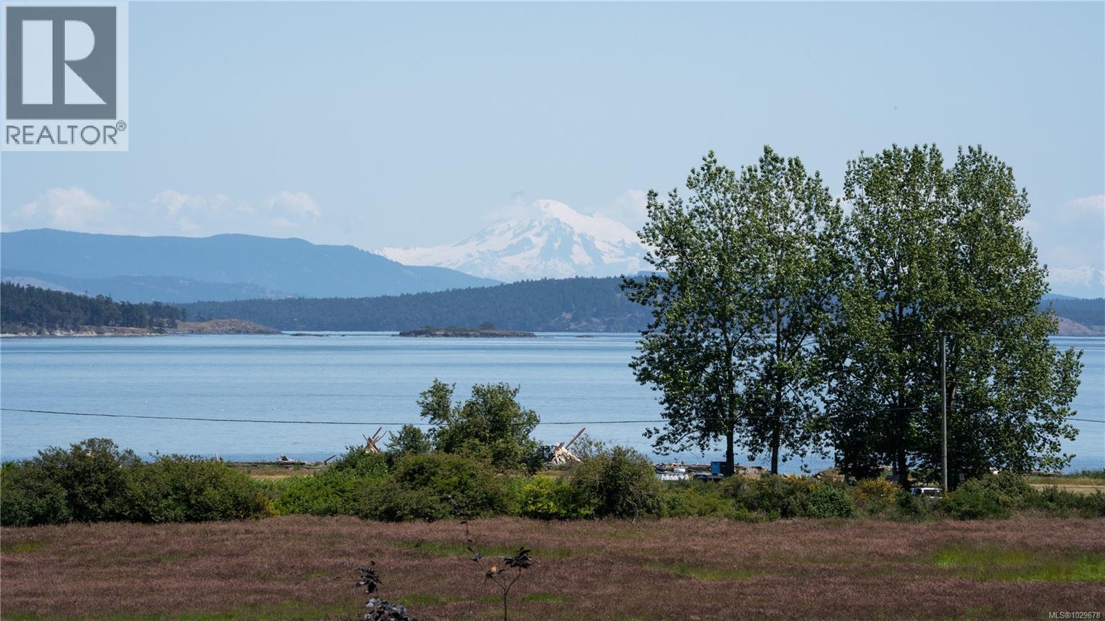  7003 Beach View Court, Central Saanich