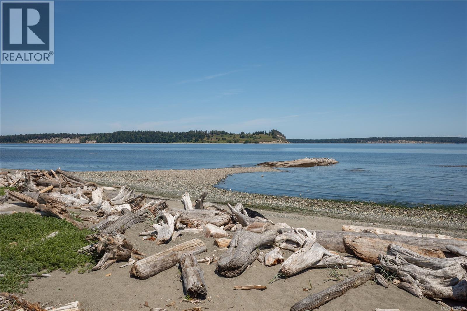  7003 Beach View Court, Central Saanich