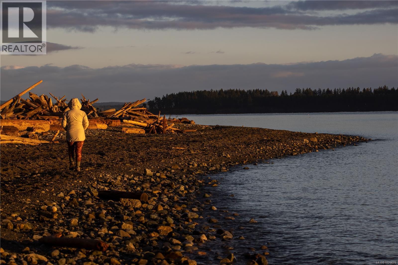  7003 Beach View Court, Central Saanich