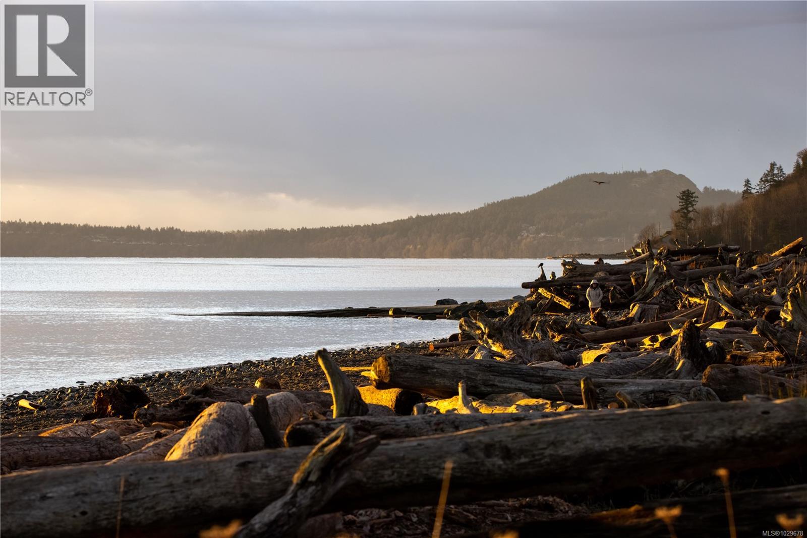  7003 Beach View Court, Central Saanich