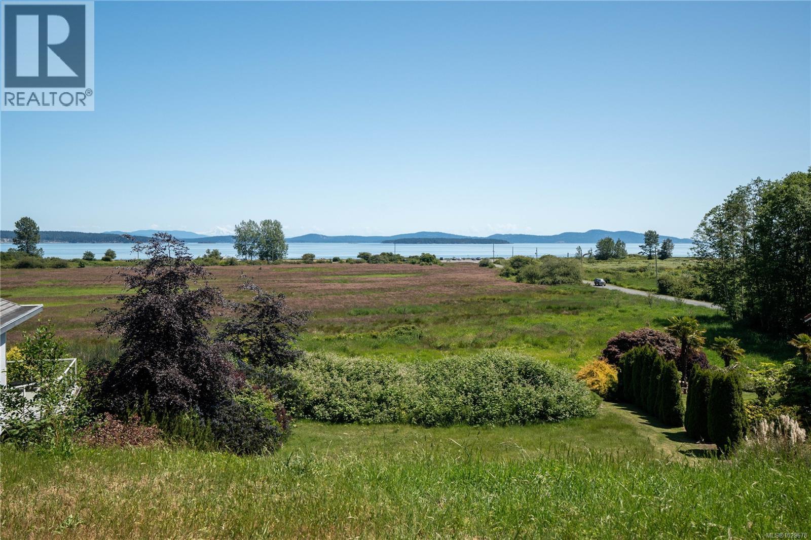  7003 Beach View Court, Central Saanich