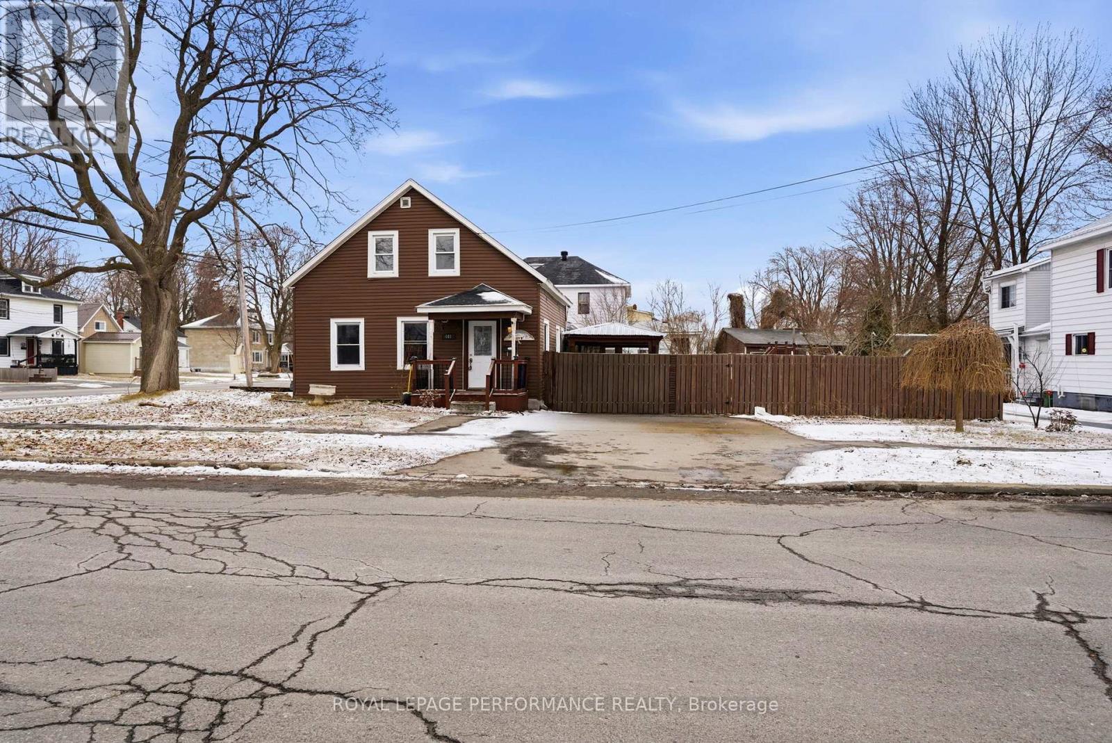 441 ADOLPHUS STREET - 2