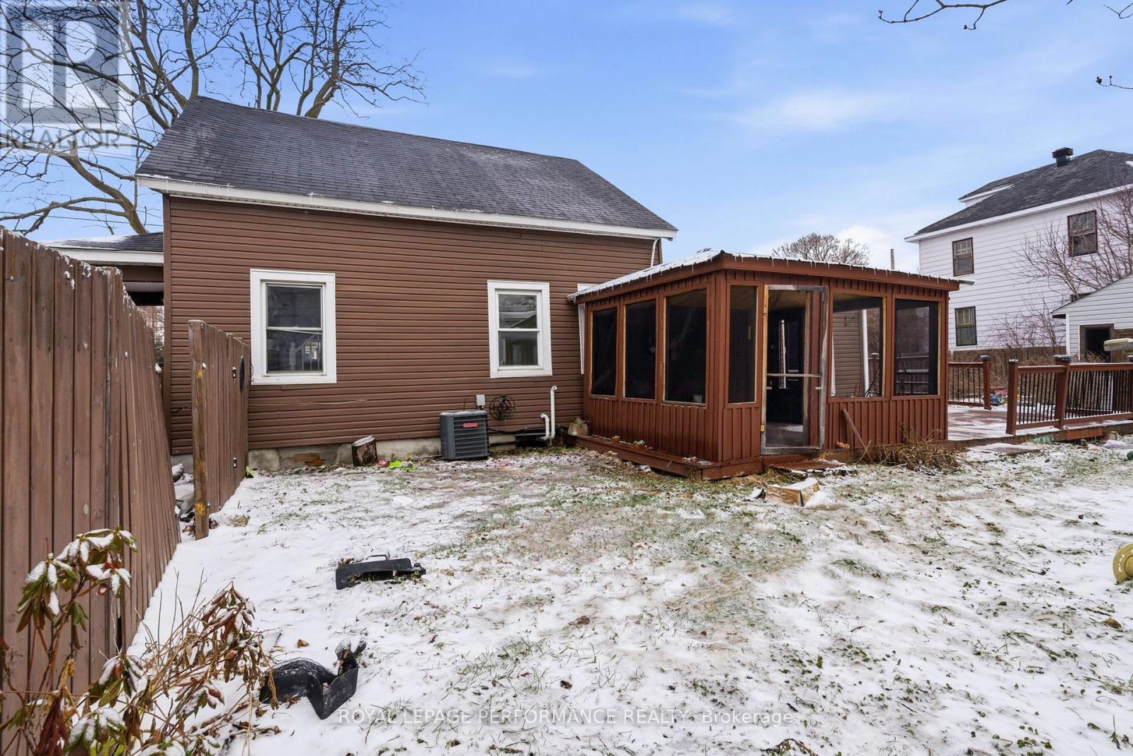 441 ADOLPHUS STREET - 46