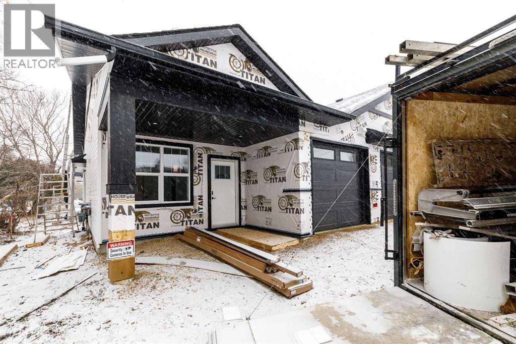 5463 55 Avenue, Lacombe