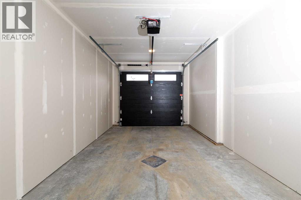 5463 55 Avenue, Lacombe