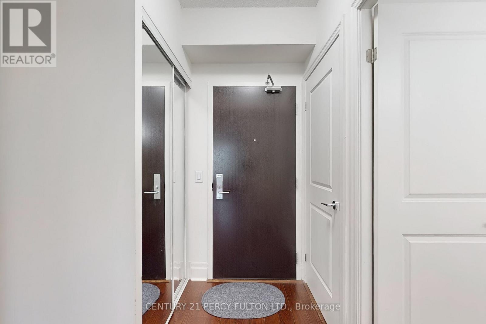 #207 131 UPPER DUKE CRESCENT - 30