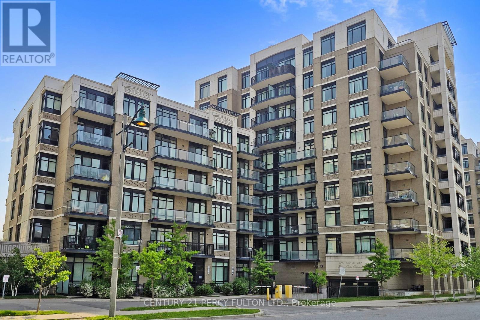 #207 131 UPPER DUKE CRESCENT - 4